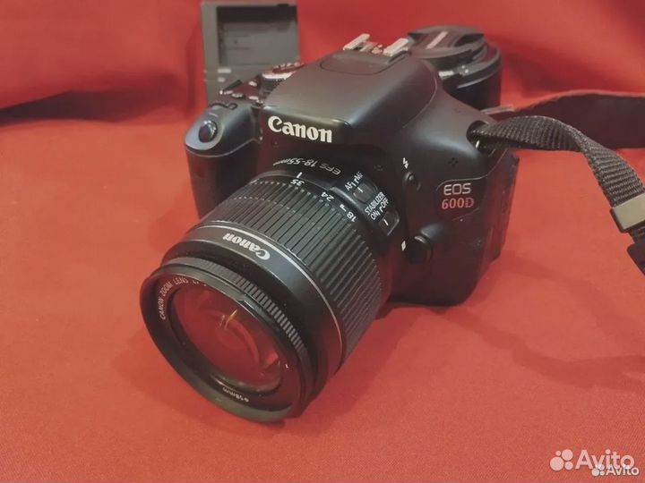 Зеркальный фотоаппарат Canon EOS 600D
