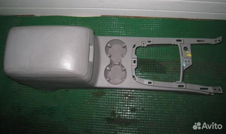 Консоль центральная с подлокотником Hyundai Santa