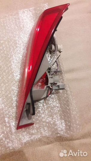 Задний левый внутрений фонарь