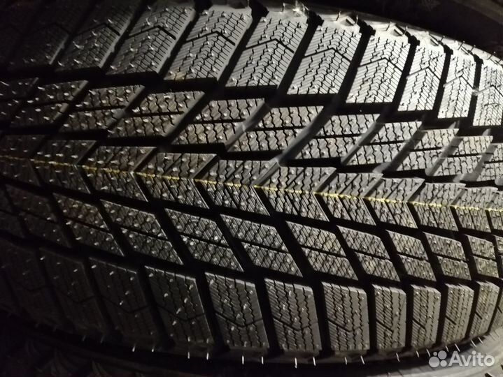 Nexen Winguard Ice Plus 215/55 R17 98T