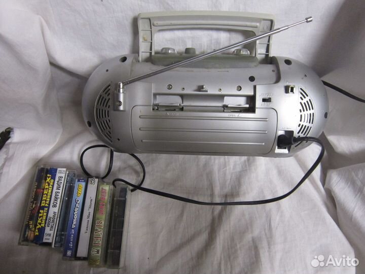 Без проводные наушники. Магнитофон Самсунг+ кассет