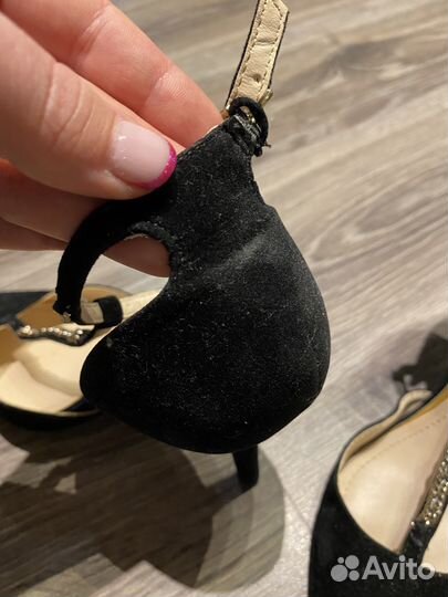 Чёрные бархатные туфли с цепочкой