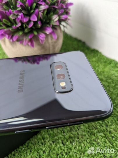 Samsung Galaxy S10e, 8/256 ГБ