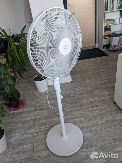 Напольный вентилятор Еlectrolux EFF-1006