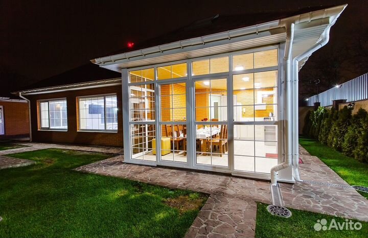 Остекление беседки с отделкой