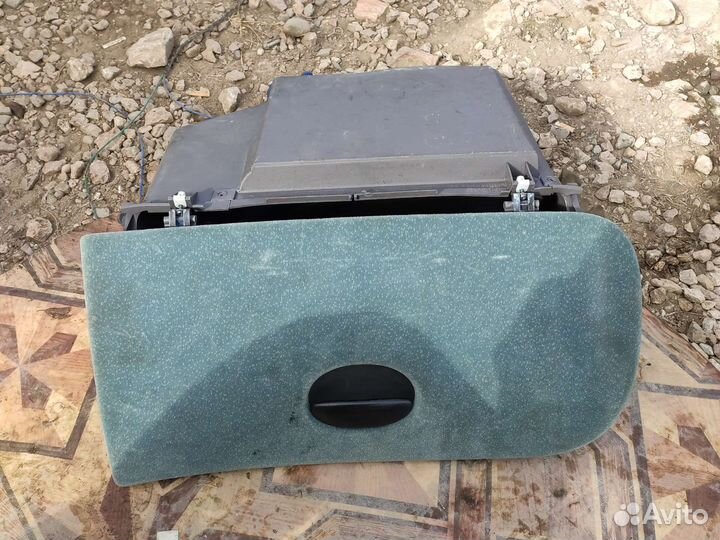 Бардачок Пежо 206 хэтчбек