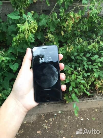 iPhone 8, 64 ГБ