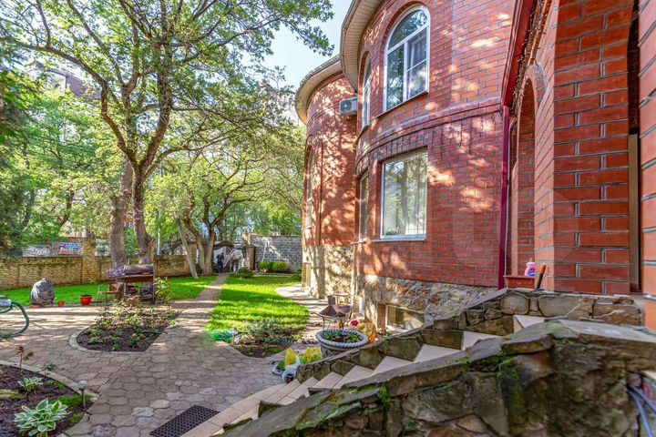 Дом 367 м² на участке 6 сот.