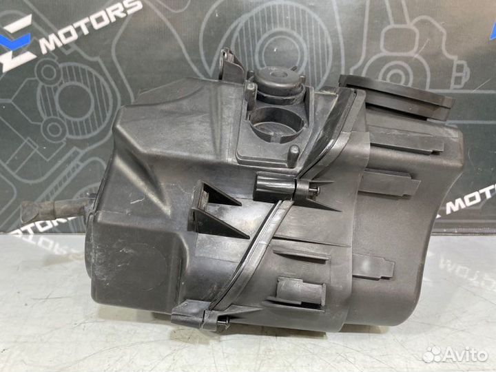 Корпус воздушного фильтра Audi A8 D3 BFM 2005