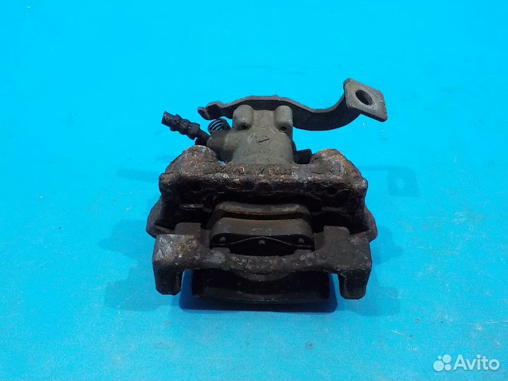 Тормозной суппорт задний правый toyota Auris (E15)