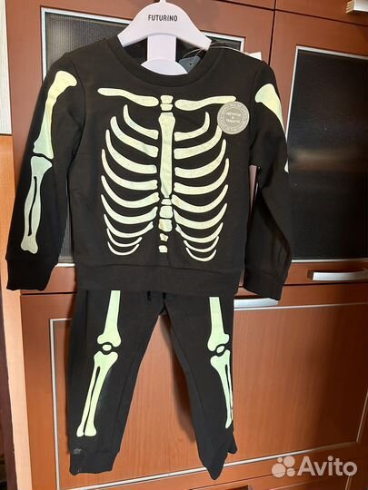 Костюм на мальчика 98