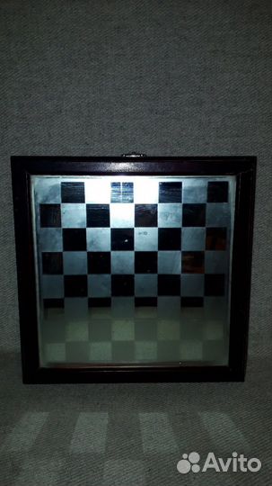 Сувенирные шахматы со стеклянными фигурками