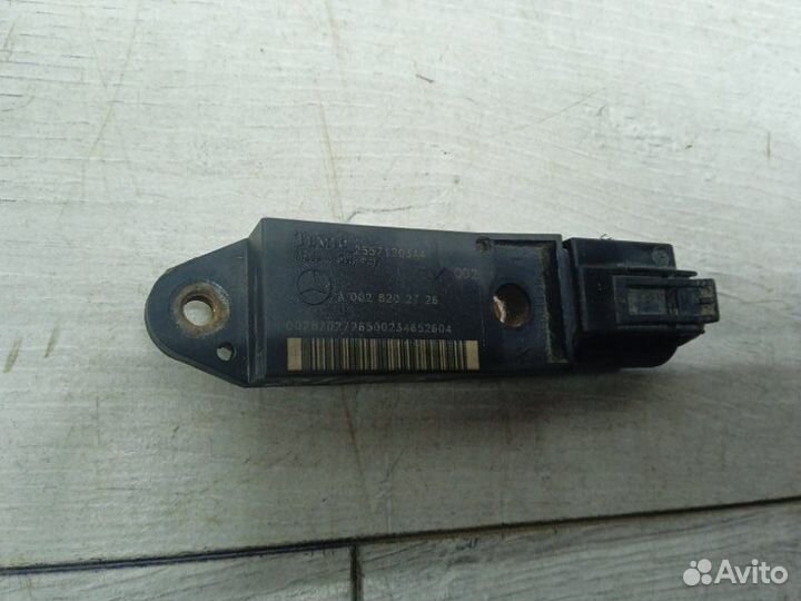 Датчик удара левый Mercedes-Benz E-Class универсал