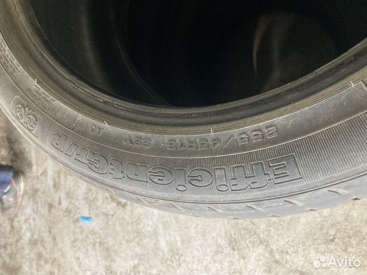 Goodyear EfficientGrip SUV 255/45 R18