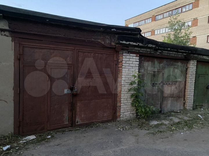 Гараж, > 30 м²