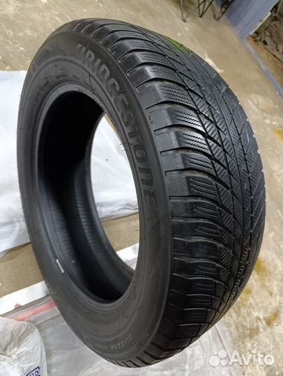 Bridgestone Blizzak LM-001 225/60 R18 104H