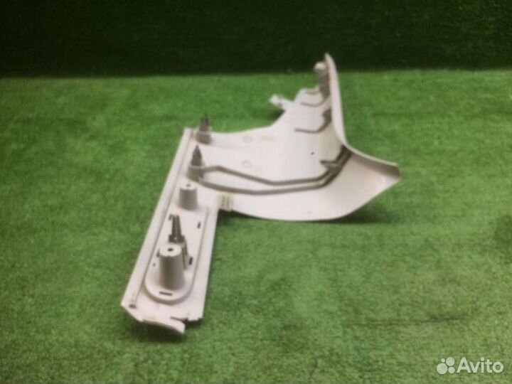 Обшивка стойки правая Ford Focus 2 седан 1.8 2008