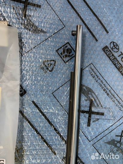 Накладка стекла передняя левая Lexus Gx460 2009