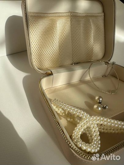 Сундучок от Guess для косметики, украшений