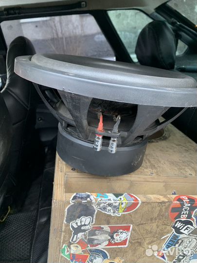 Сабвуфер 12 дюймов с коробом Отличный