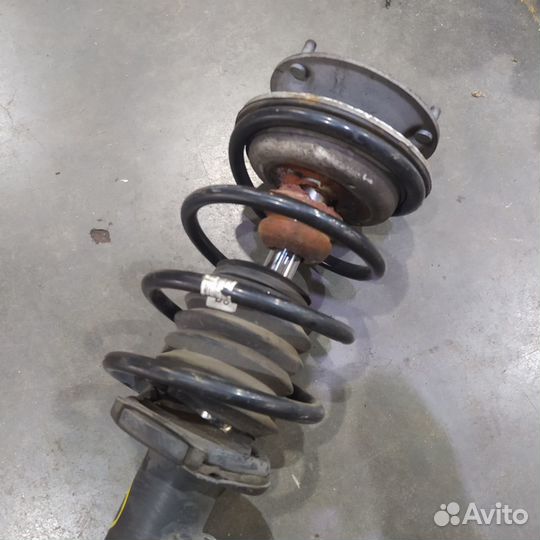 Стойка передняя левая BMW 3-Series E90 91 92