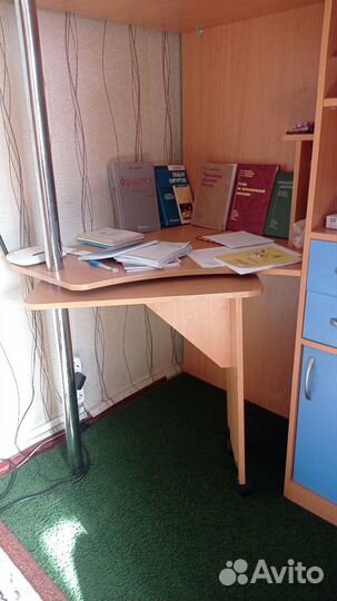 Детская кровать чердак со столом и шкафом