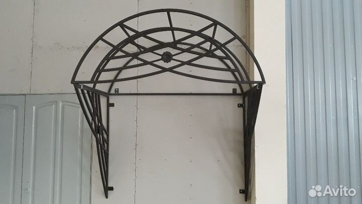 Козырек над дверью