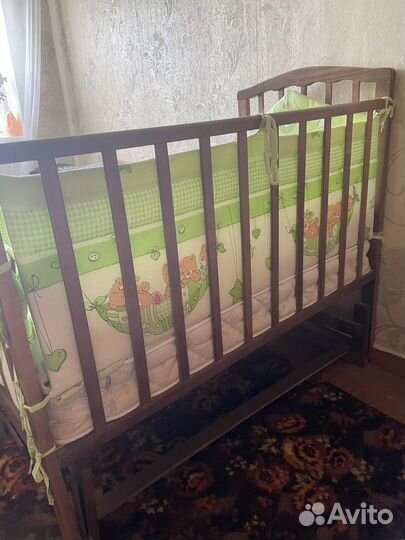 Детская кроватка с маятником + новый матрац
