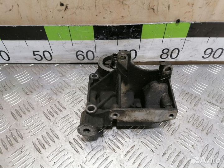 Кронштейн масляного фильтра Vaz Niva