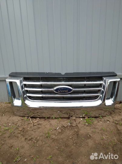 Решётка радиатора Ford Explorer 4