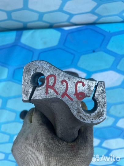 Кулак поворотный передний правый 8K0407254AB