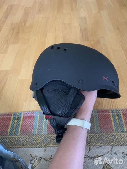 Шлем горнолыжный и очки