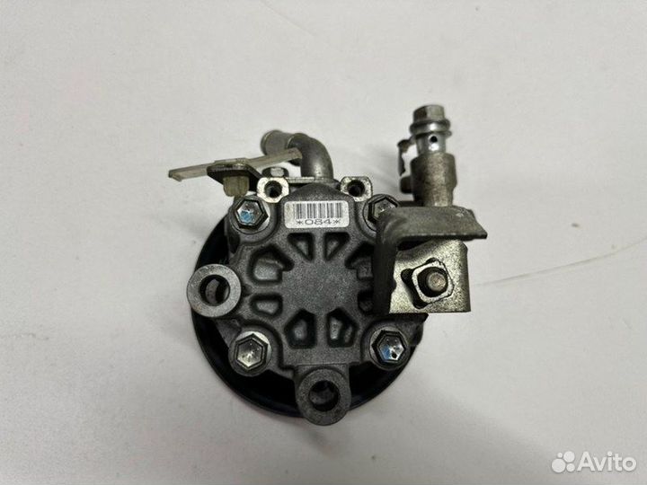 Насос гидроусилителя руля Toyota Land-Cruiser 200