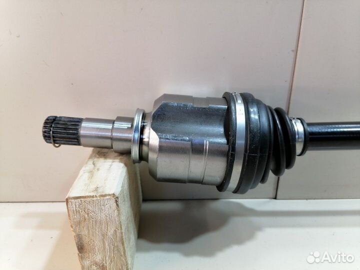 Привод передний левый Toyota Prius NHW20 2010