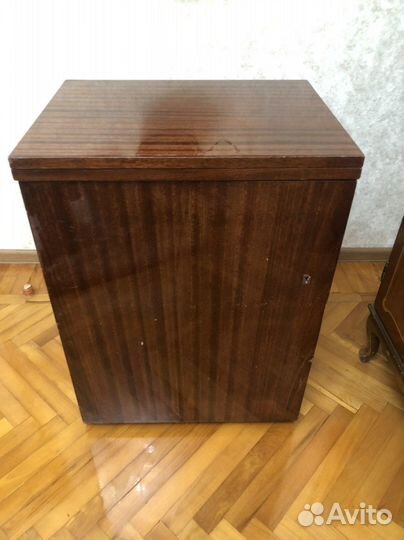 Швейная машина тумба