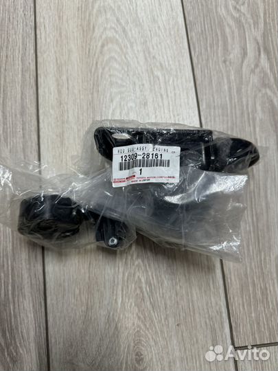 Опора двигателя правая Toyota Camry V40