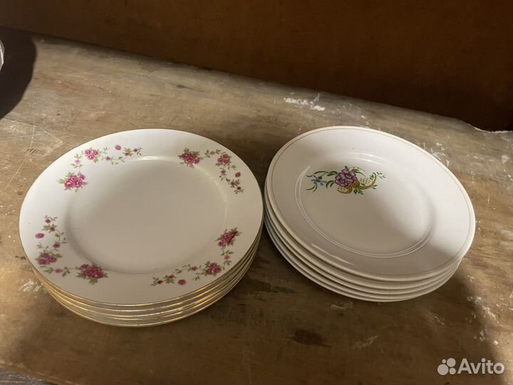 Тарелки и блюдца