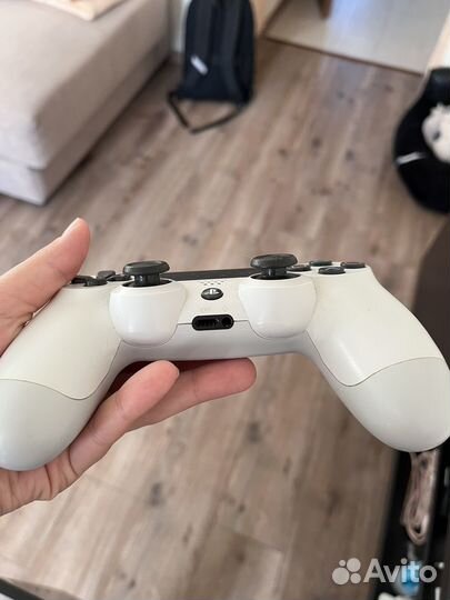 Геймпад DualShock 4 v2 белый для PS4