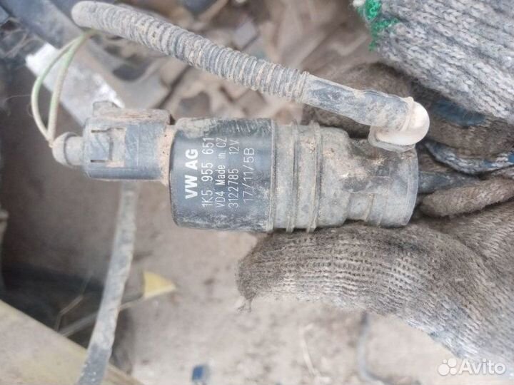 Насос омывателя Volkswagen Polo 5 2017