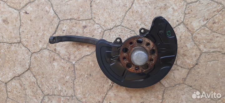 Поворотный кулак передний Mercedes W211 W219