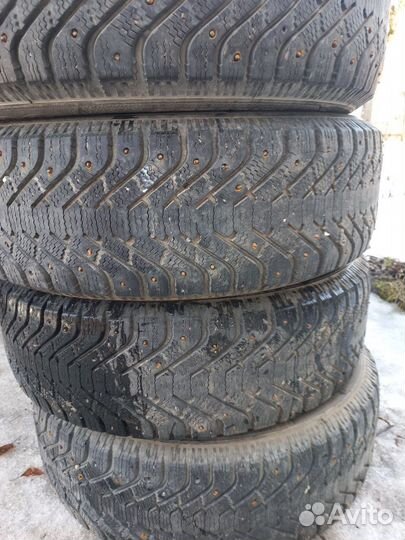 Goodyear UltraGrip 500 225/65 R17