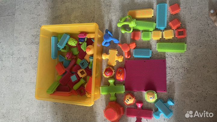 Конструктор игольчатый battat с контейнером 73 шт