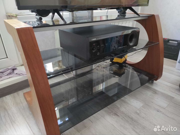 Полка для телевизора