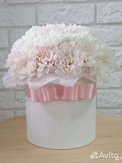 Шляпная коробка с хризантемами