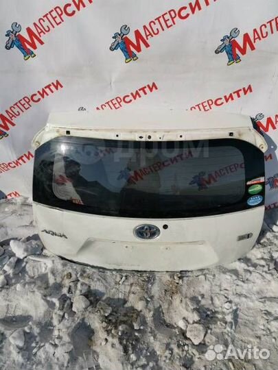 Дверь багажника Toyota Aqua NHP10