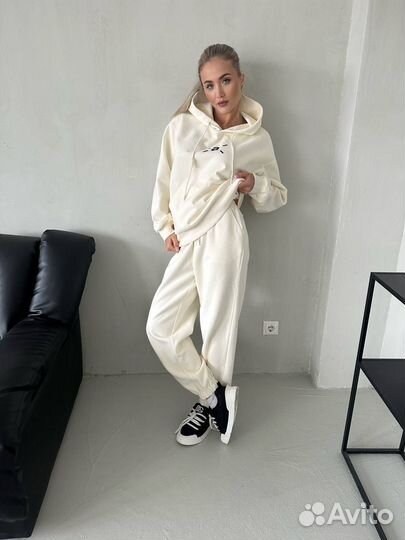 Спортивный костюм женский