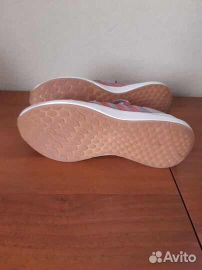 Кроссовки женские 38 размер новые