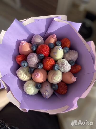 Клубника в шоколаде, сладкие букеты