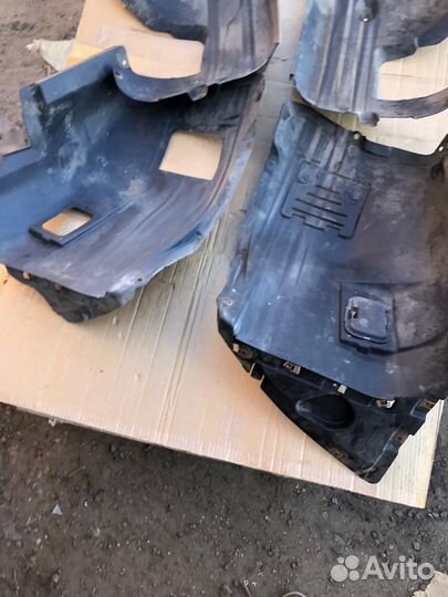 Подкрылки передние Bmw е90 правая и левая