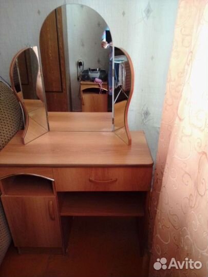 Трюмо,2 тумбочки